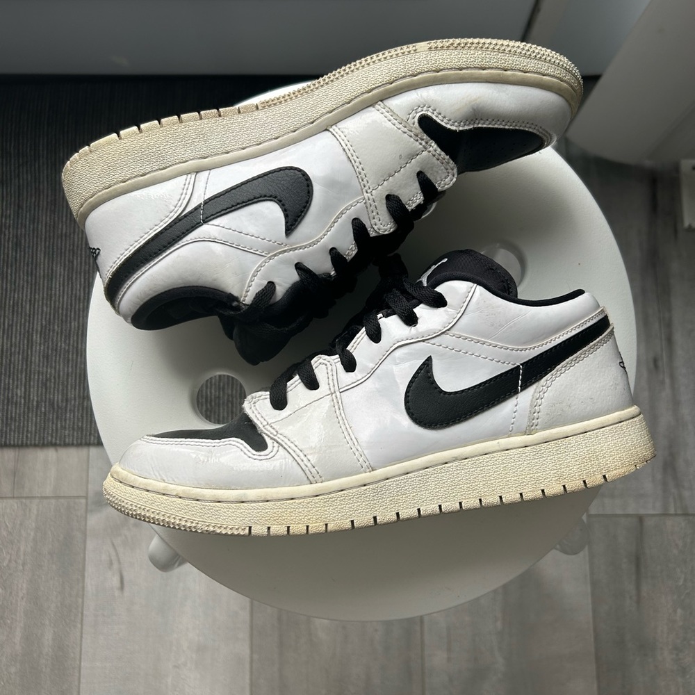 Jordan 1 Low White Black Patent GS size 6Y